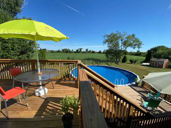 155 Center View Dr, Portsmouth, RI 02871