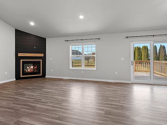 5th image of 843 Red Hawk Dr