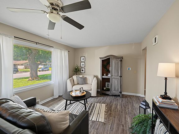 5th image of 1009 E Claflin Ave