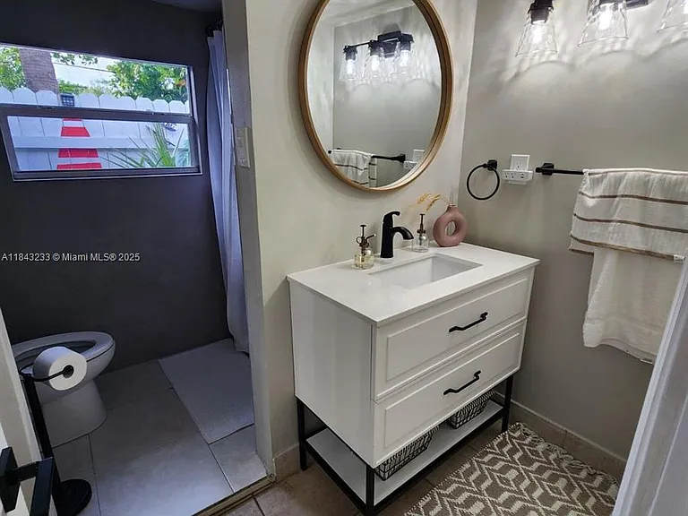 1872 SW 29th Ave — Photo 9
