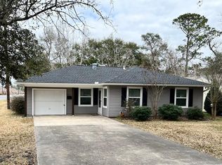 4748 Clermont St, Groves, TX 77619