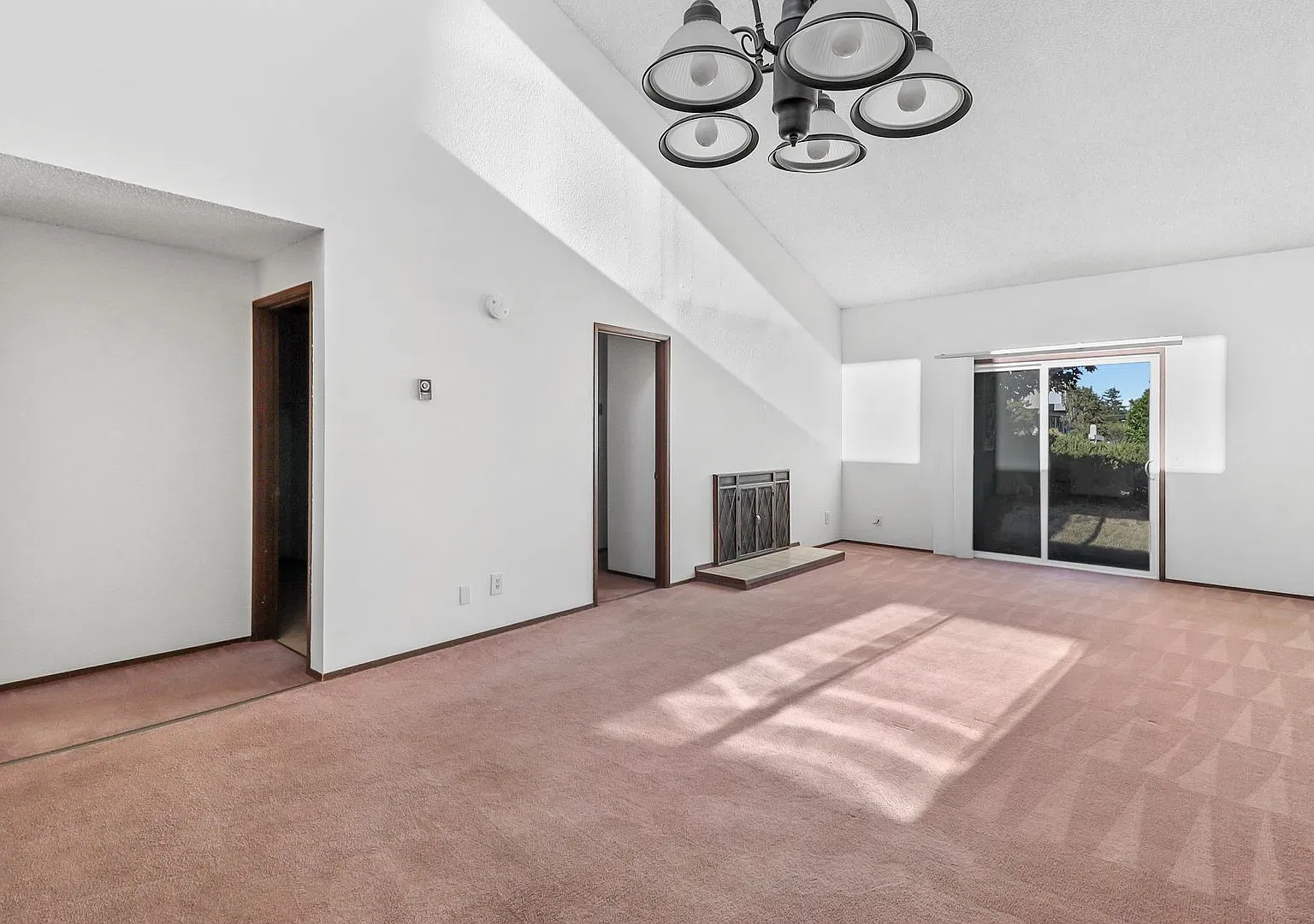 2 Bed 1.25 Bath - Downtown Location - Storage Available - NAS Whidbey — Photo 3