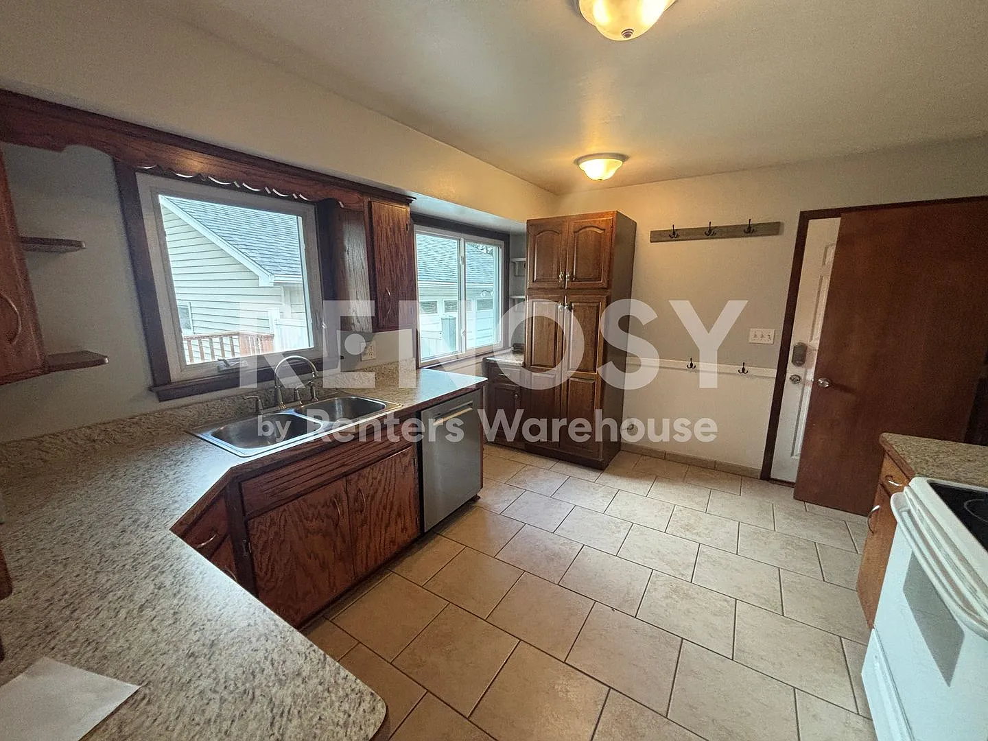 Available September 1st 4 Bedroom 2 Bath Single Family Home in Minneapolis — Photo 3