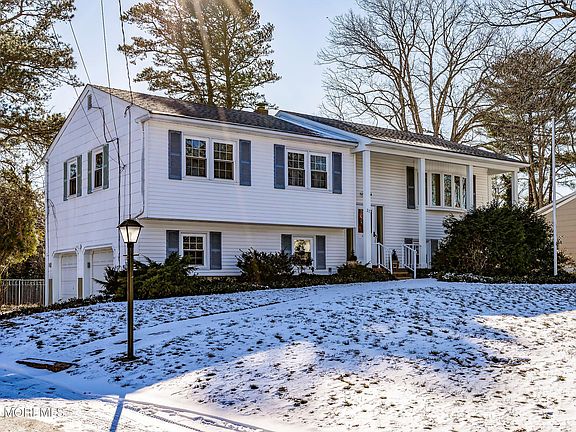 2nd image of 27 Williamsburg Drive