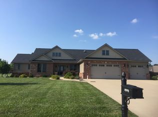 18445 Oxford Rd, Staunton, IL 62088