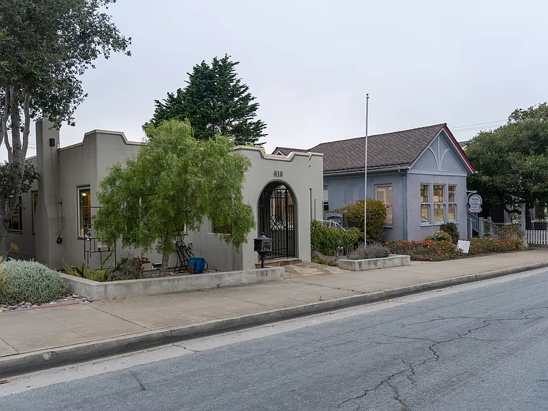 610 Forest Ave — Photo 2