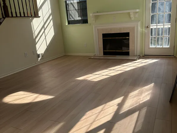 5207 Stonehedge Rd, Edison, NJ 08820