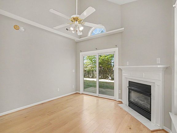 3rd image of 445 Commons Dr