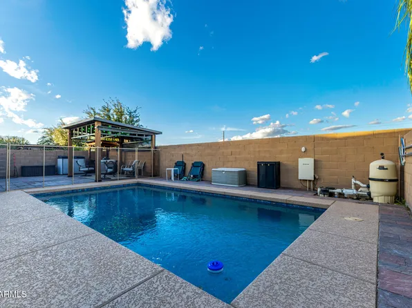 744 W DESERT HOLLOW Drive, San Tan Valley, AZ 85143