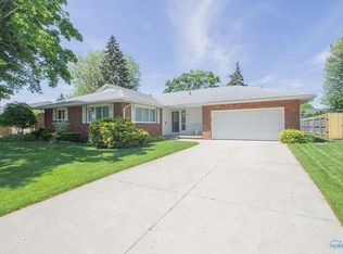 612 Brynhaven Dr, Oregon, OH 43616