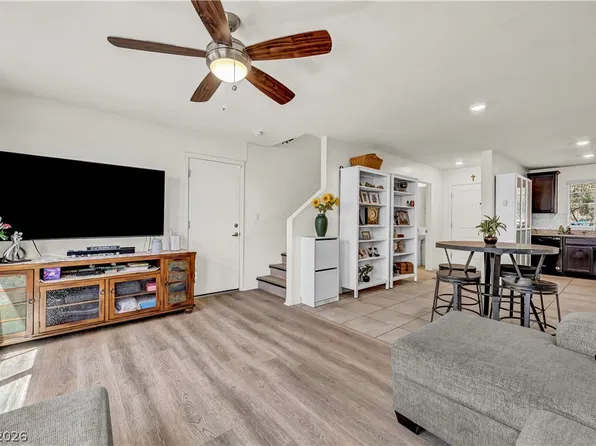 4389 Panther Cove Dr, Las Vegas, NV 89115