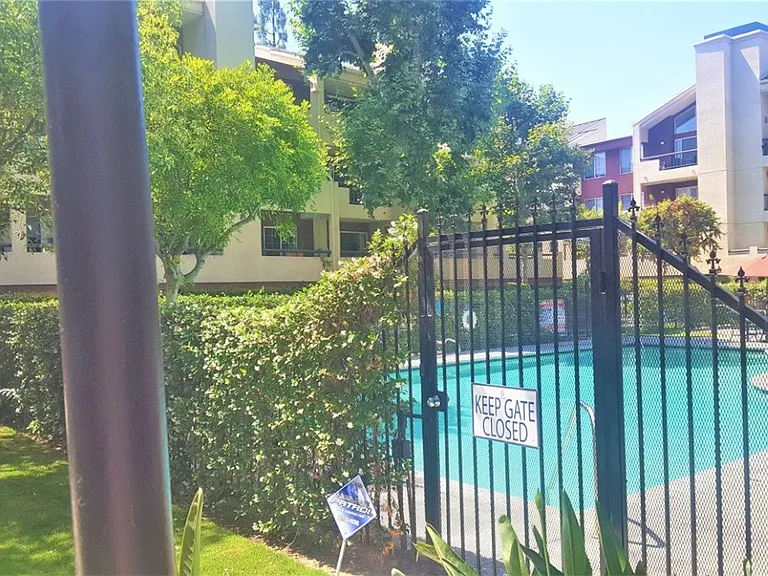 5510 Owensmouth Ave #213 — Photo 25