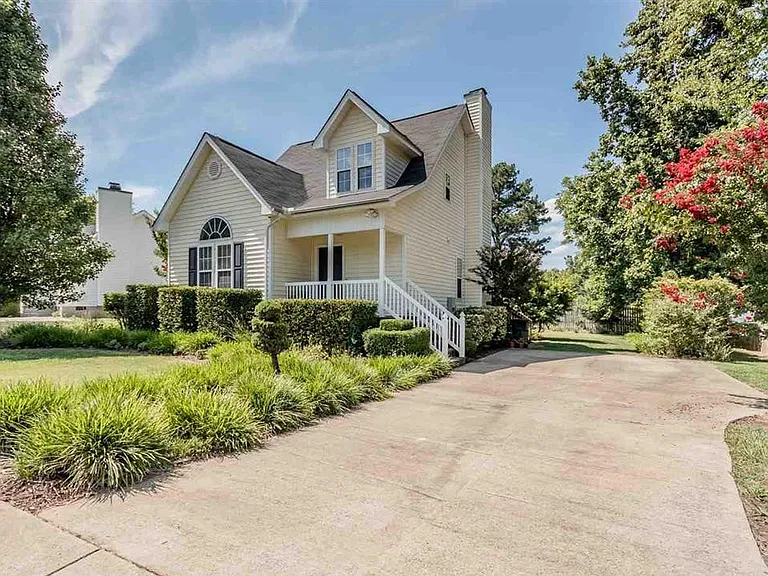 131 Trace Dr — Photo 2