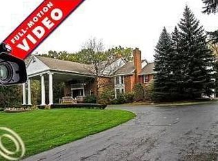 859 Sunningdale Dr, Bloomfield Hills, MI 48302