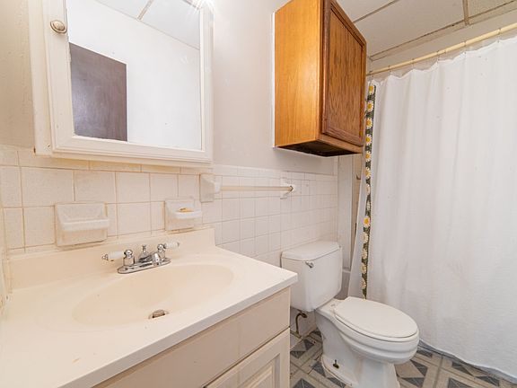 3rd image of 125 W Commerce St APT 2