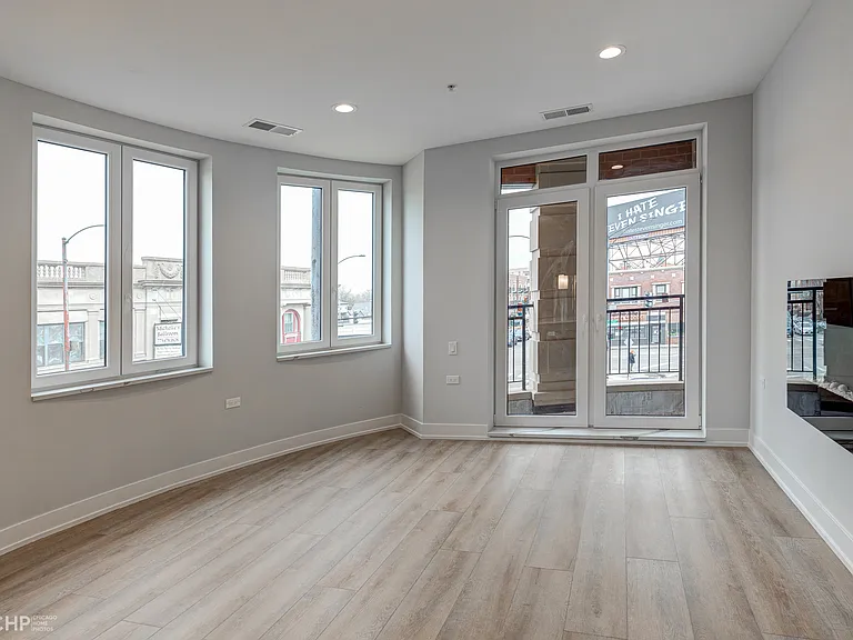 2813 W Belmont Ave #207 — Photo 7