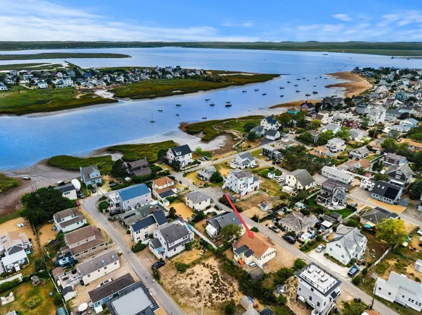 9 58th St, Newburyport, MA 01950