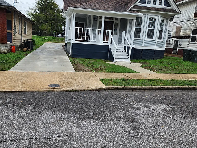 911 Polk Ave — Photo 15