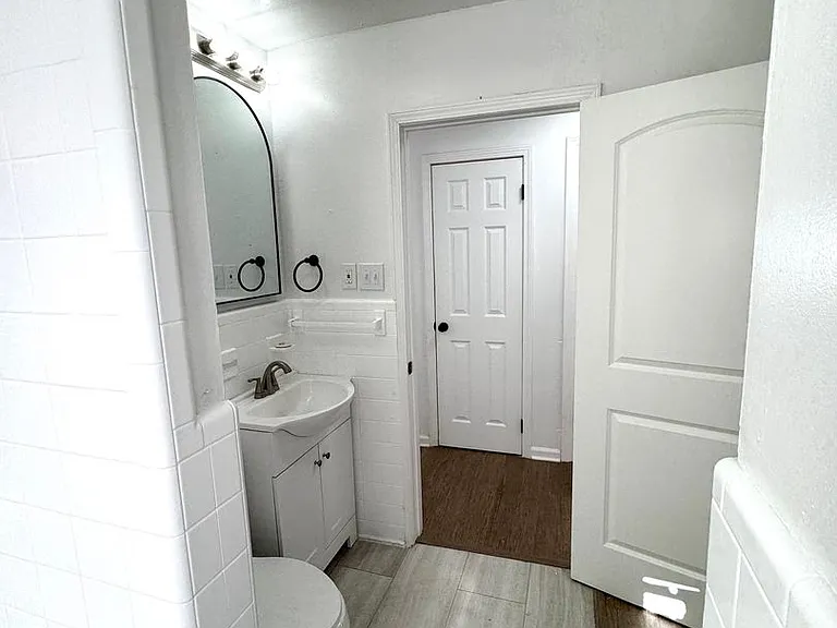 306 N Jackson St — Photo 50