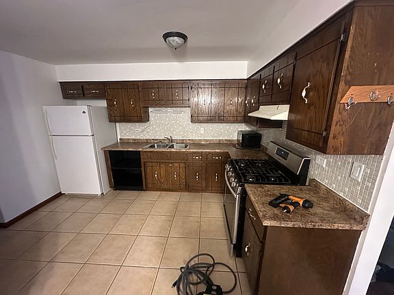 3rd image of 10608 S Oak Tree Dr #1S