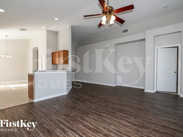 8719 Sandy Plains Dr — Photo 6
