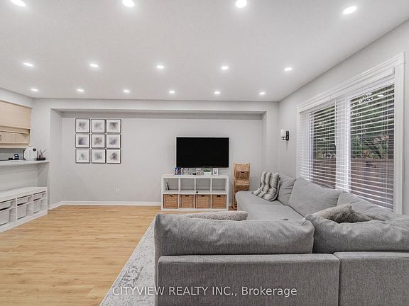 4th image of 5865 Dalebrook Cres #25B