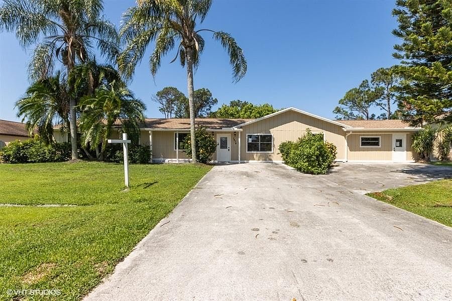 1st image of 1674 SE Aires Ln