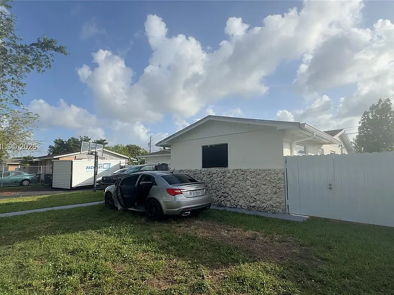 20520 SW 117th Ave — Photo 1