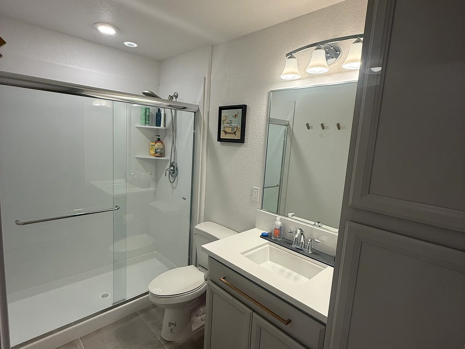 4 bed, 3300 sqft, $1,580 — Photo 2