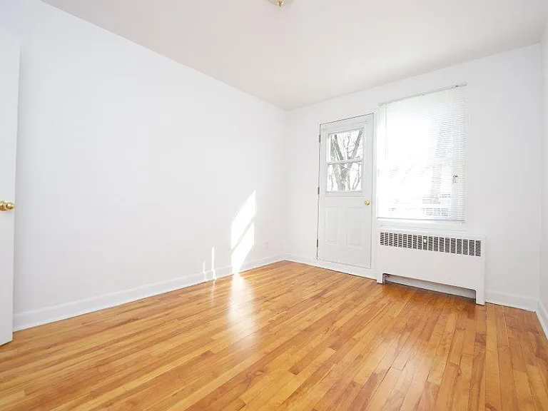 358 McArthur Ave — Photo 13