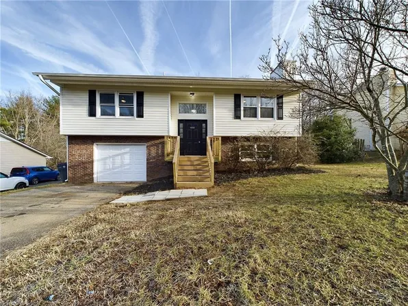 400 Cypress Dr, Reidsville, NC 27320