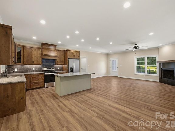 3rd image of 107 Meadow View St