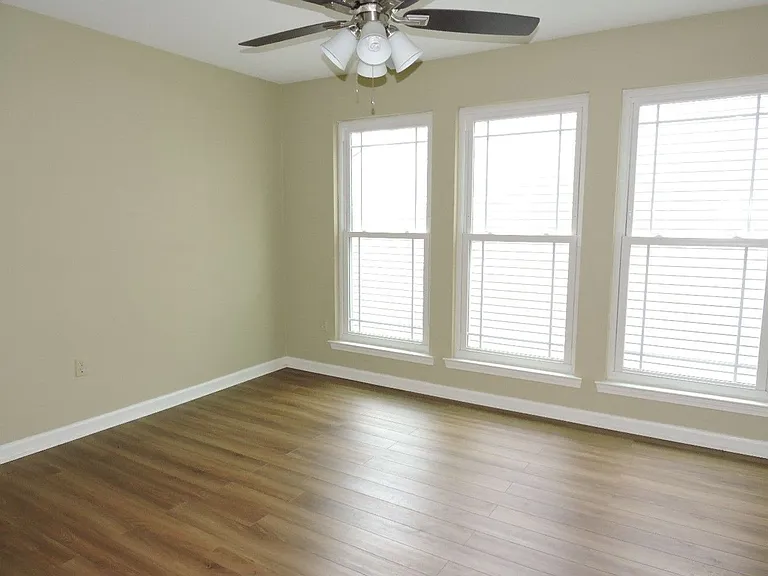 5138 Stumberg Ln — Photo 2