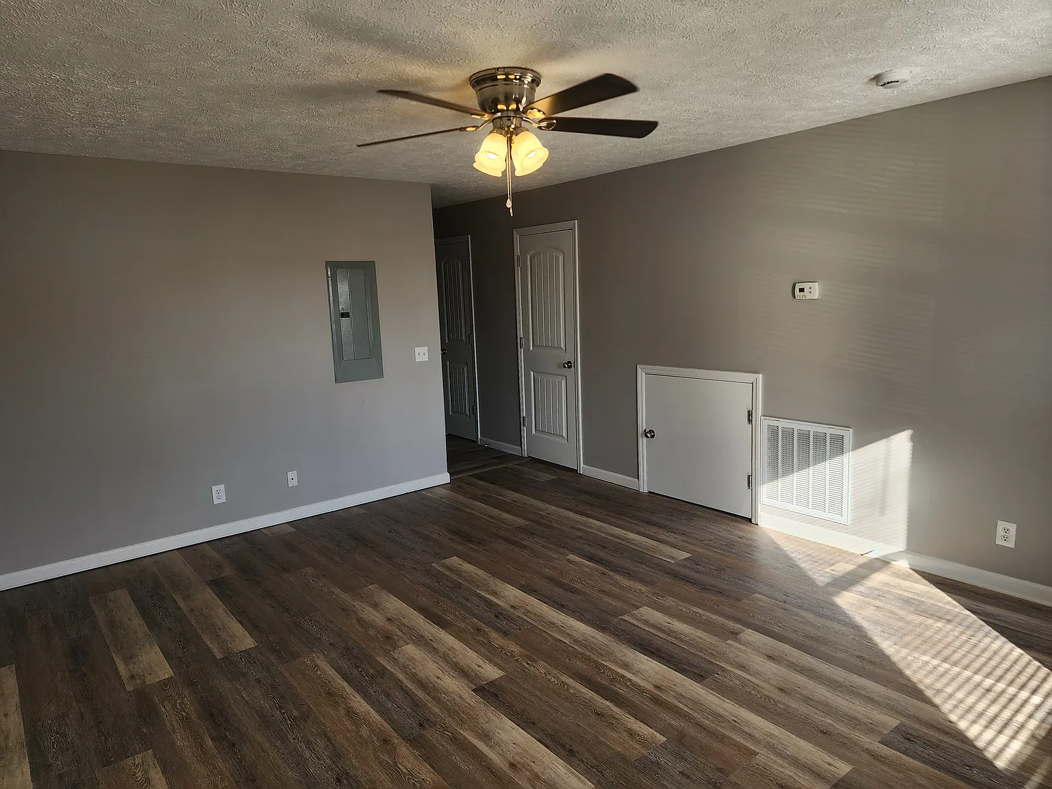 2 bed, 1.5 bath, 1050 sqft, $1,200 — Photo 3