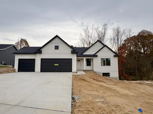 5876 Valley Point Dr SE, Caledonia, MI 49316