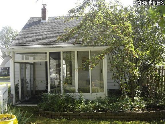 3rd image of 2262 Sunset Dr