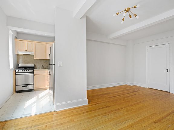4th image of 200 E 16th St APT 5J