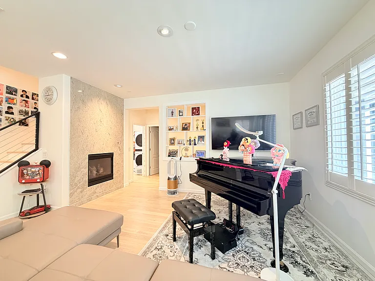 3703 Abby Ct — Photo 10
