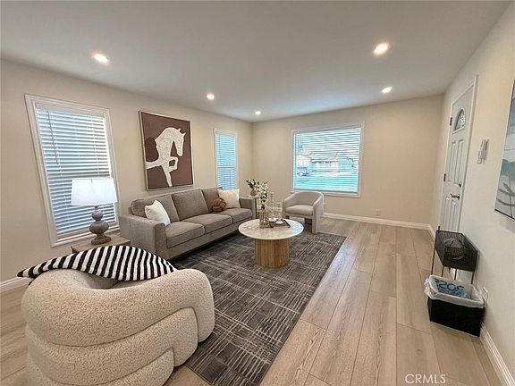 5th image of 939 Montecito Dr