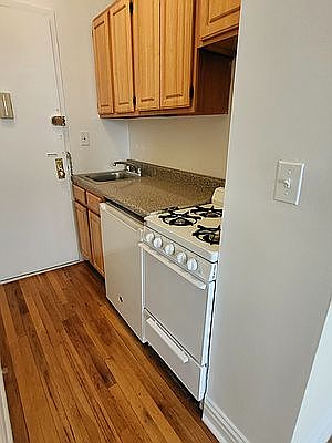 2nd image of 206 W 106th St #45