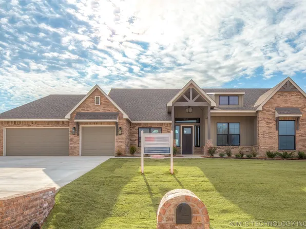 2214 E 45th Pl, Sand Springs, OK 74063