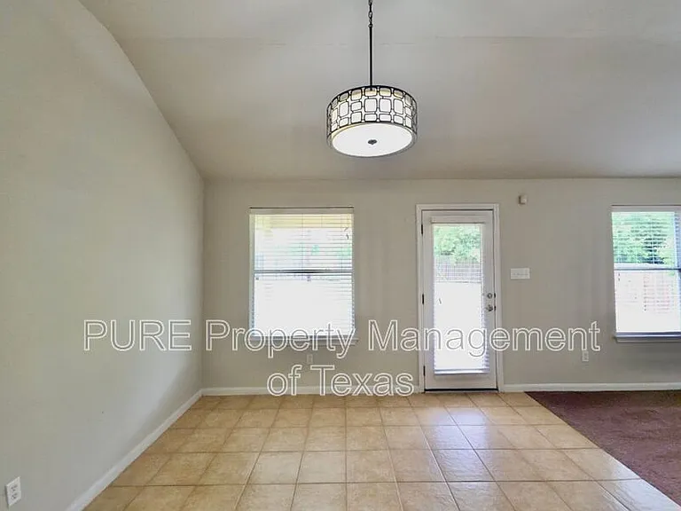 1104 Kensington Castle Trl — Photo 8