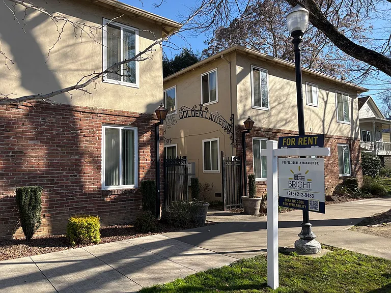 Golden Lantern Apartments — Photo 8