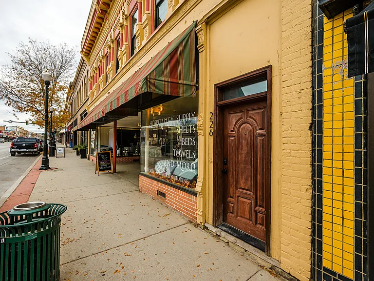 226 N Main St — Photo 58
