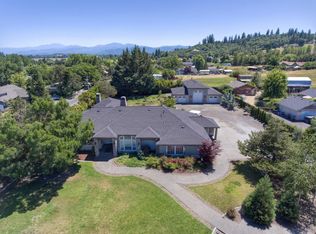 3015 Beall Ln, Central Pt, OR 97502