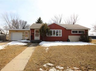 513 17th Ave SW, Minot, ND 58701