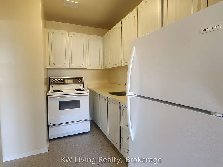 480 Lakeshore Rd E #301 — Photo 8