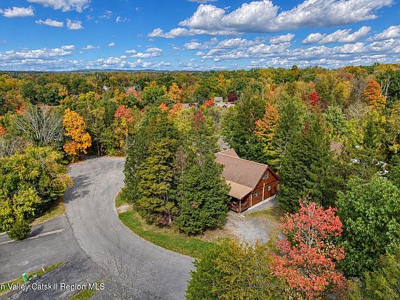 2nd image of 38 Fairy Court