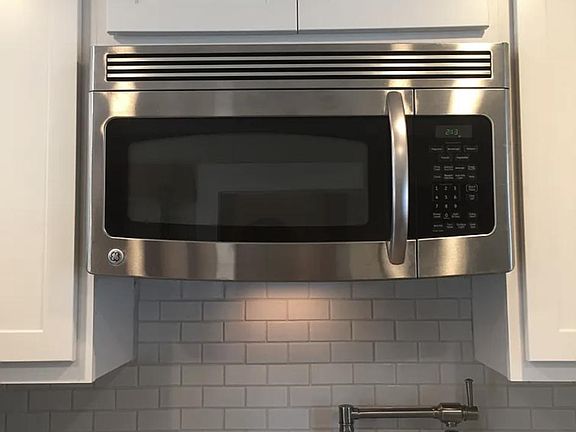 4th image of 131 Grant Ave