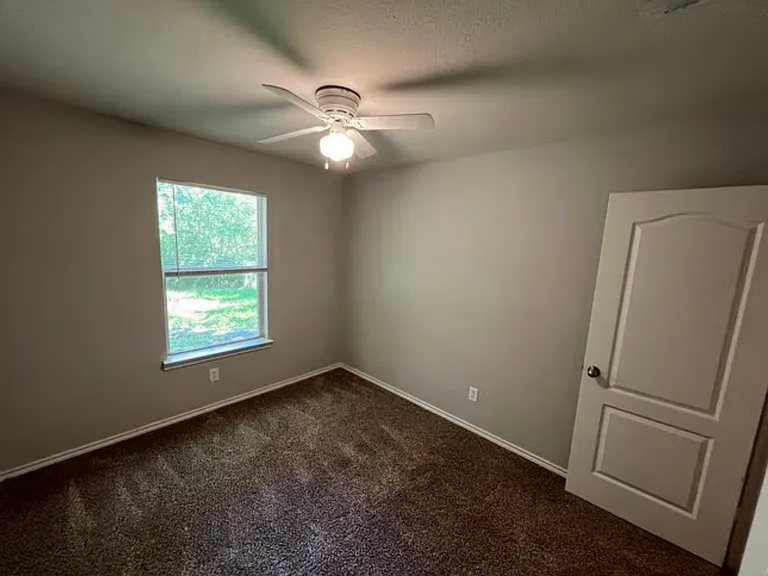 8126 Marydean Ave — Photo 7